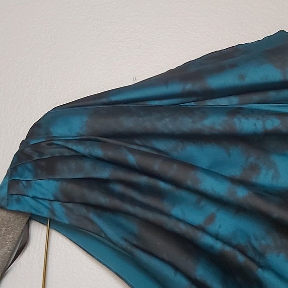 One shoulder dress - Picture 2 of 3